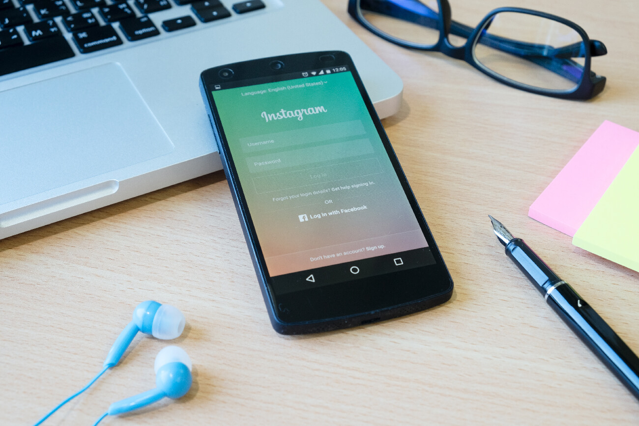 How To Add An Instagram Widget In A Blogger Blog Helplogger
