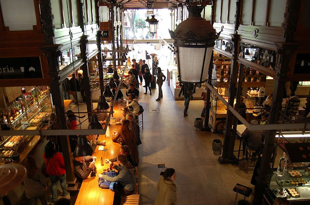 Interior Mercado de San Miguel em Madri Interior Mercado de San Miguel em Madri