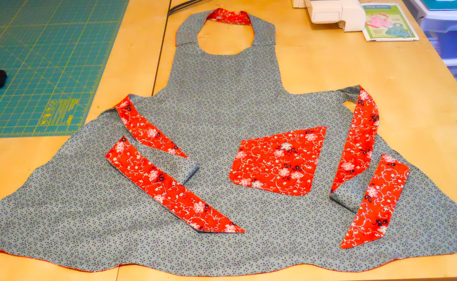 ellyn-s-place-pattern-review-church-ladies-apron