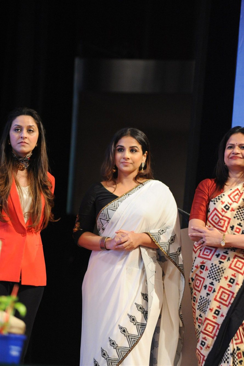 Vidya Balan Photos at Awards Function In White Saree