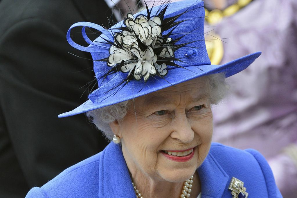 Caprilite Uk Fascinators And Accessories The Queen Diamond The Queen Royal Blue Hat Decorated With A Black And White Feathered Corsage Is Not Only Of England But Also Hats