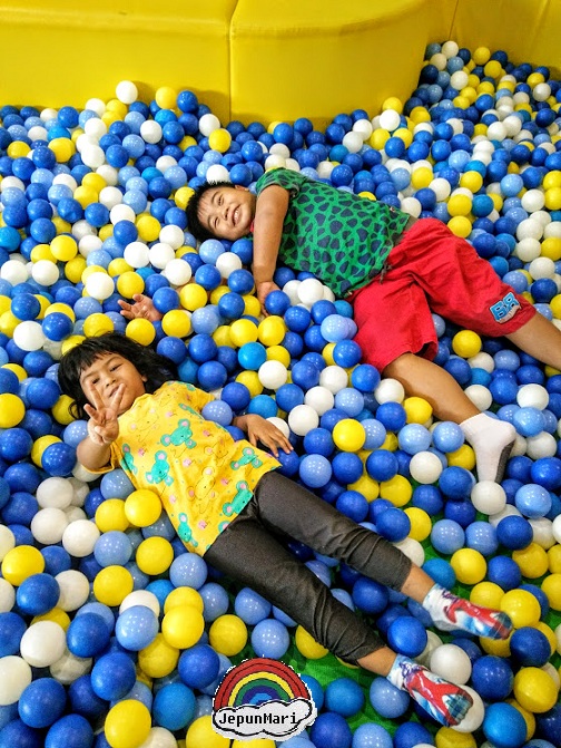 Bonding time @ Kidzoona Mini Aeon AU Bonding time @ Kidzoona Mini Aeon AU