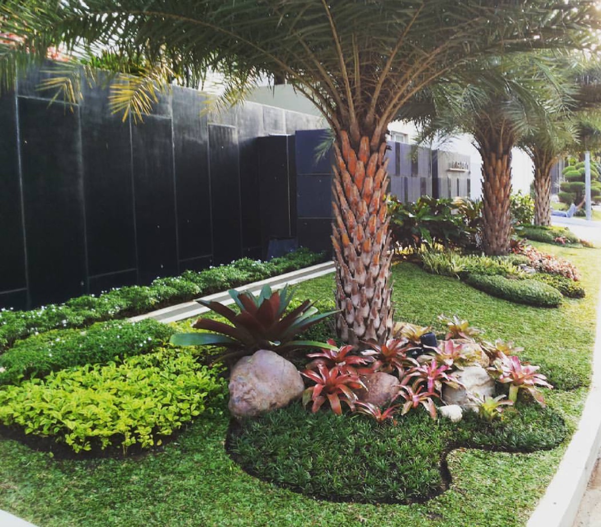 Jasa Pembuatan Taman Kantor - TUKANG TAMAN SURABAYA