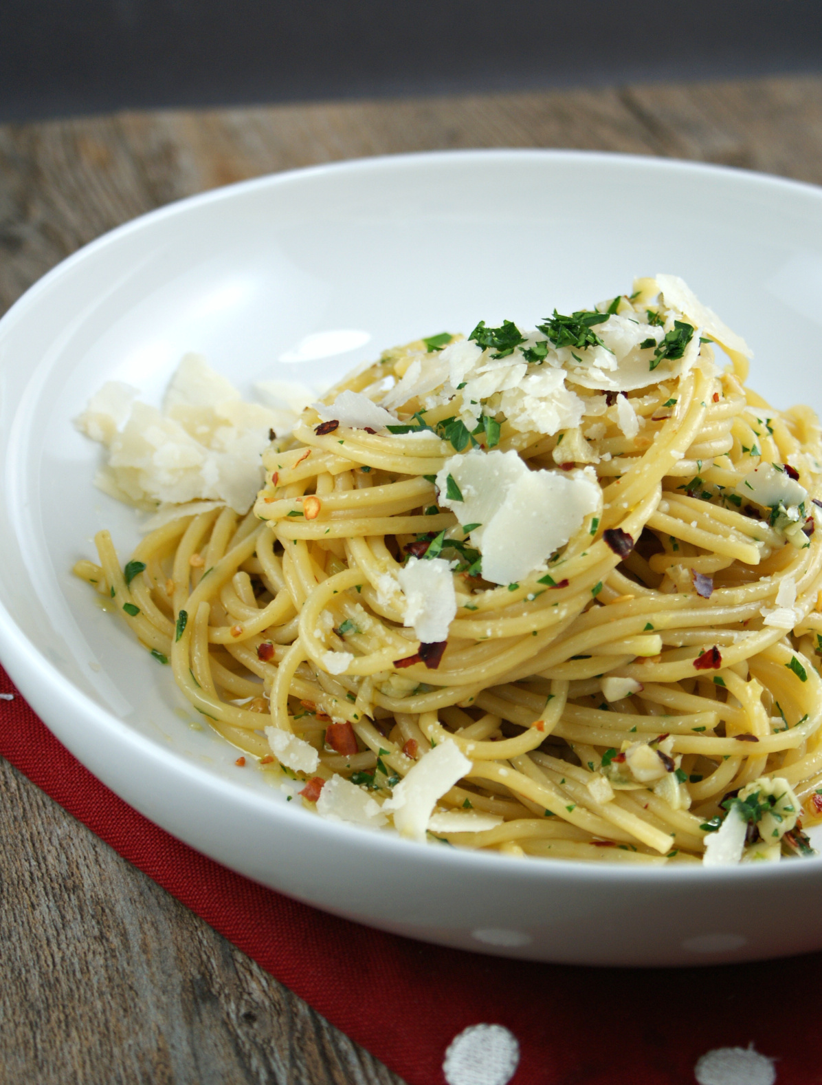 Authentic Suburban Gourmet Spaghetti with Garlic, Olive Oil & Red