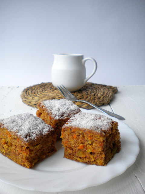 Bizcocho de zanahoria y frutos secos (Carrot and nuts cake)