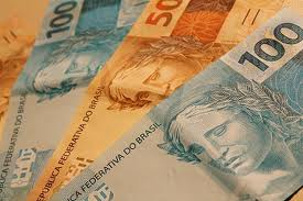 Salário mínimo no Brasil deveria ser 4 vezes maior 