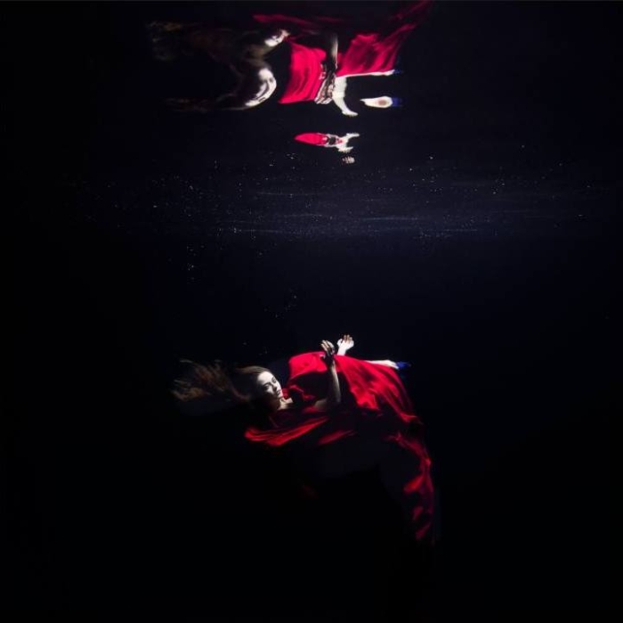 Танцы под водой. Maya Almeida Танцы под водой. Maya Almeida