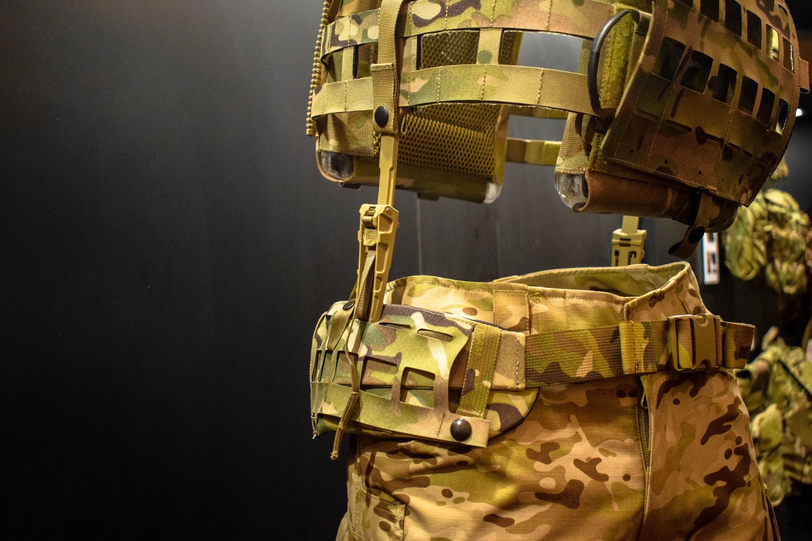 SHOT SHOW 2018 CRYE PRECISION CPC EXTENDABLE STKSS! Femme Fatale Airsoft