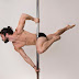 Rafael Melo exibe destreza e sensualidade no Pole Dance