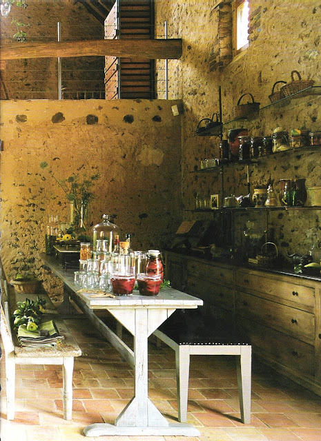 Côté Ouest Oct-Nov 2005 kitchen, open storage edited by lb for linenandlavender.net, post: http://www.linenandlavender.net/2009/07/heart-of-home.html