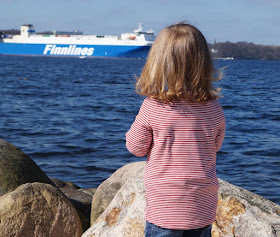 Maritime Lieblingsstücke: Kindermode von piapaul (mit Rabattcode und Verlosung) Kinder Mädchen Ringelshirt gestreift rot weiß Knopf Langarm Shirt