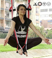 Aero Yoga Mujer aeroyoga, airyoga, yoga aereo, aerial yoga, mujer, taller, webinar, seminario, cursos, clases, teacher training, aeropilates, pilates aereo, columpio