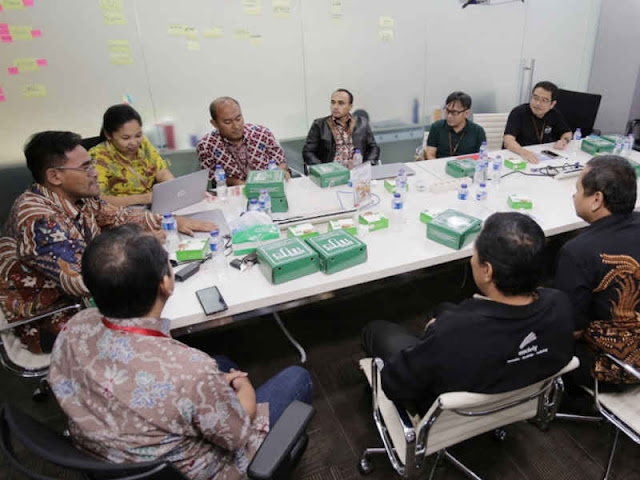 Telkom Indonesia Benchmark Sistem Pengelolaan CSR dan PKBL Pertamina Telkom Indonesia Benchmark Sistem Pengelolaan CSR dan PKBL Pertamina