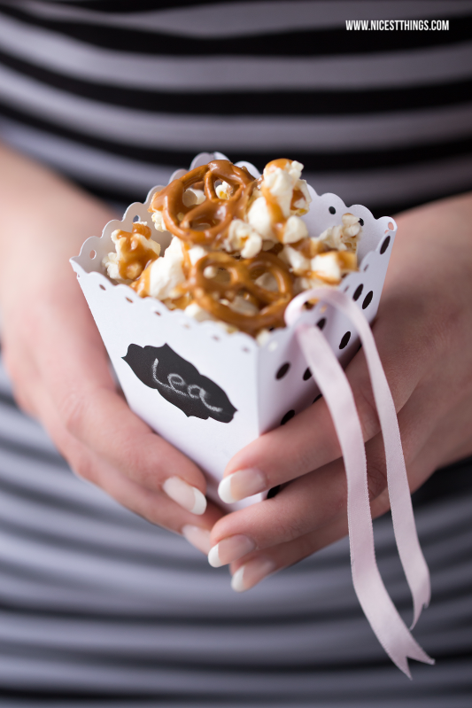 DIY Popcorn Box basteln mit Karamell Popcorn #popcorn #popcornbox #diy #karamell #salzbrezeln #salzkaramell #geschenkidee