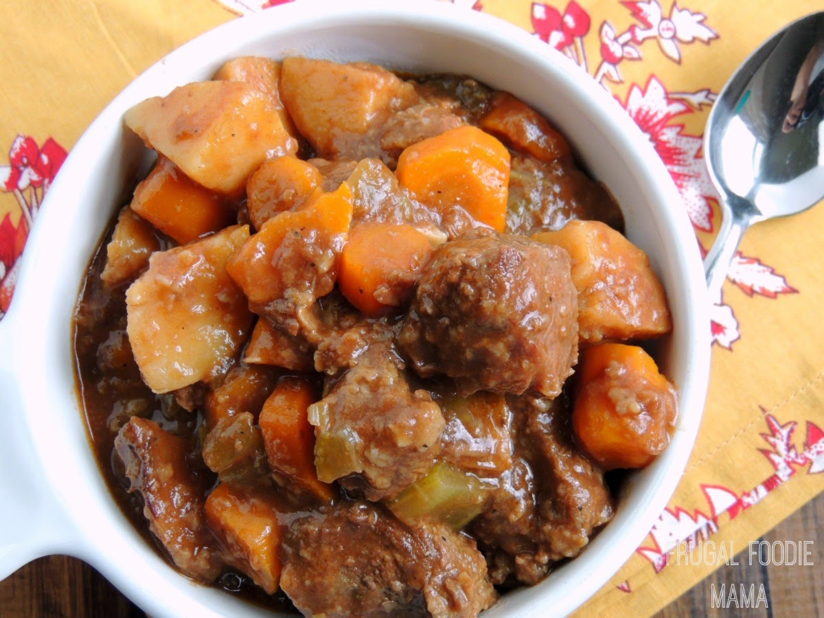 Slow Cooker Balsamic Beef Stew- this flavorful stew gets it's rich flavor from the addition of a balsamic reduction #crockpot