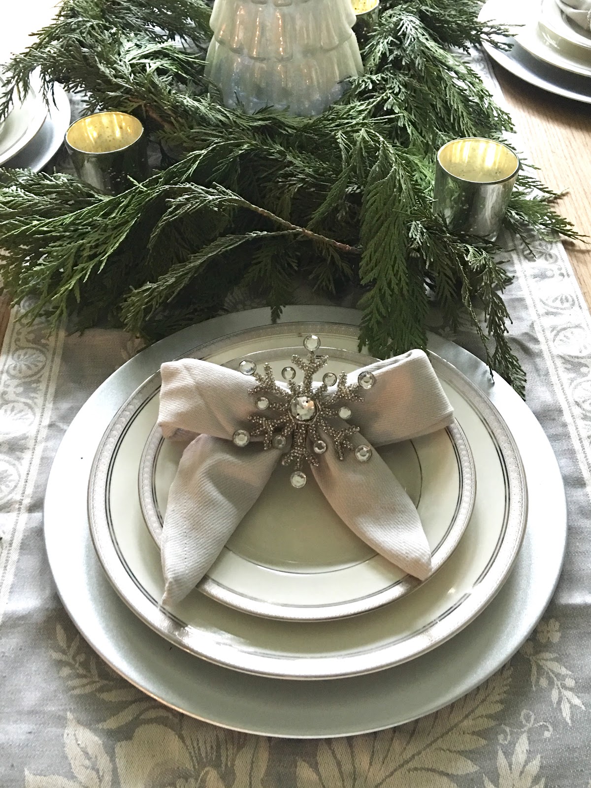 Classic Style Home Bow Napkin Tutorial