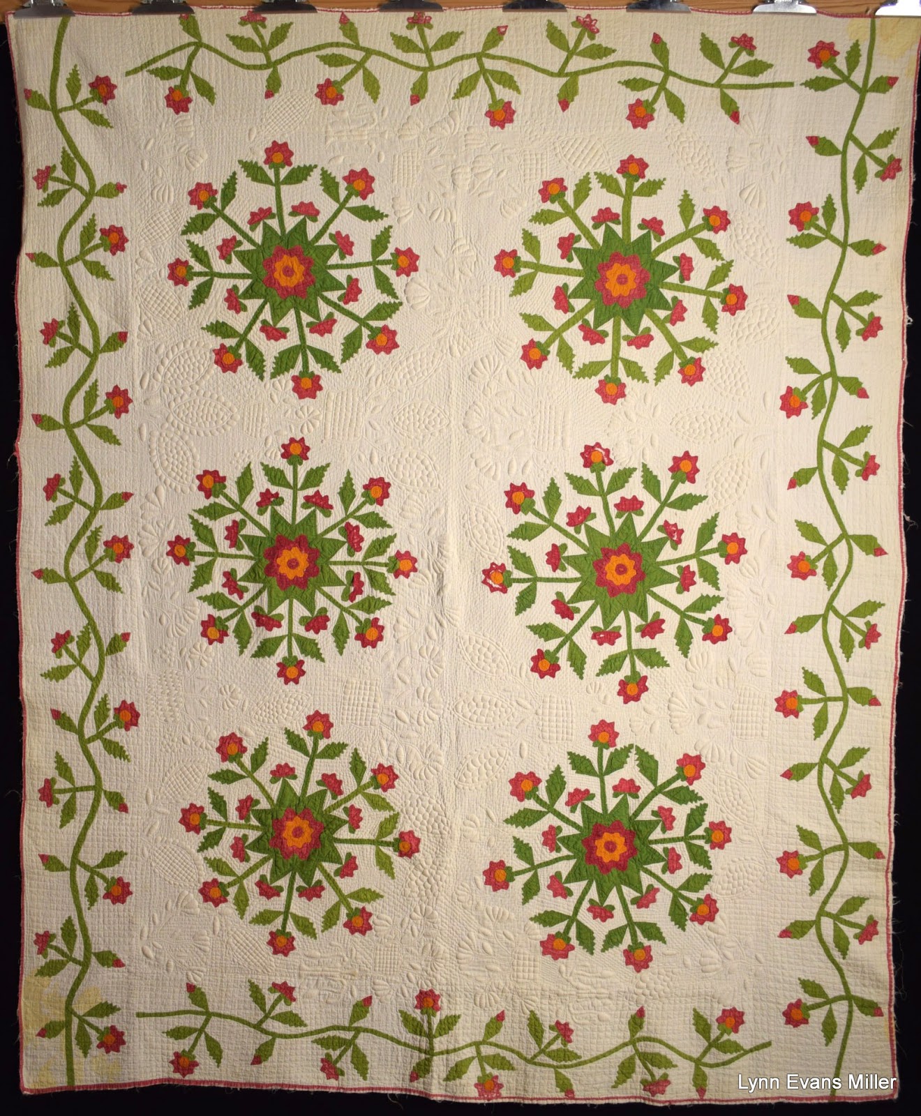 QuiltsVintage and Antique Red and Green Antique Quilt