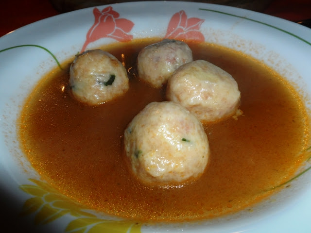 canederli tirolesi in brodo di carne.