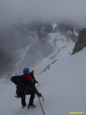Fernando Calvo Guia de alta montaña UIAGM Picos de Europa , escaladas , ascensiones al picu urriellu , camp , casin , rab equipment , lowe alpine