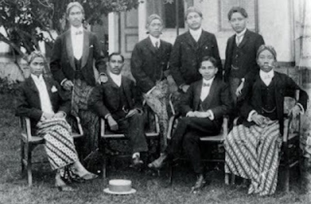 Organisas-Organisasi Pergerakan Nasional Organisas-Organisasi Pergerakan Nasional