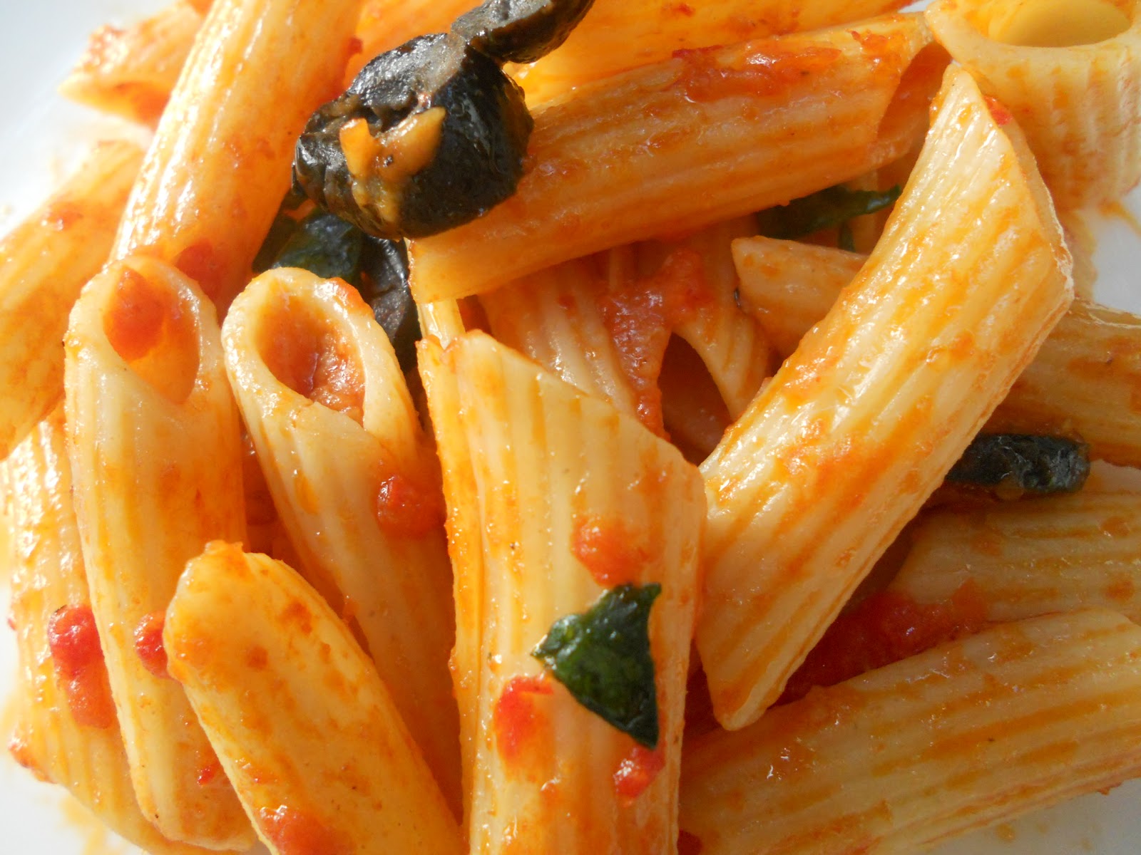 Pasta Arrabbiata http://4.bp.blogspot.com/-fzbse2hYJiY/T8cLun54uTI/AAAAAAAAA10/DMbD_WQCTpQ/s1600/summer+2012+039.jpg
