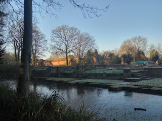 Scadbury manor surrounded by a moat of ice