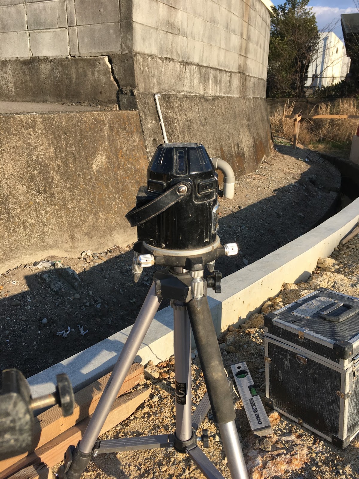 モノづくり大好き監督から届く、建築現場ブログ 高さを測る機械