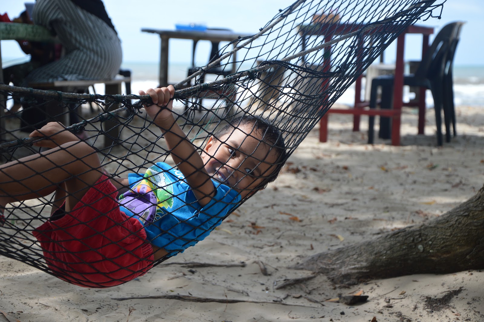 Mewarnai Gambar Anak Bermain Pasir Di Pantai - Kartun Bermain Lompat