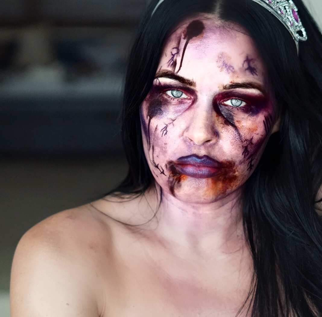 SUPER EASY ZOMBIE MAKEUP TRANSFORMATION HALLOWEEN! Spirit Halloween