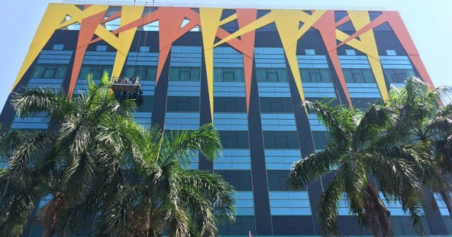 Izin Ditolak, Begini Suasana di Depan Hotel Alexis Siang Ini Izin Ditolak, Begini Suasana di Depan Hotel Alexis Siang Ini