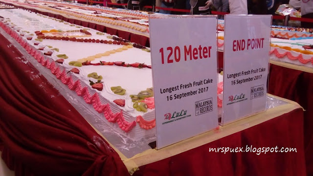 Percubaan Memecah Rekod Kek Buah Terpanjang Di Malaysia Oleh Lulu Hypermarket Kuala Lumpur Percubaan Memecah Rekod Kek Buah Terpanjang Di Malaysia Oleh Lulu Hypermarket Kuala Lumpur