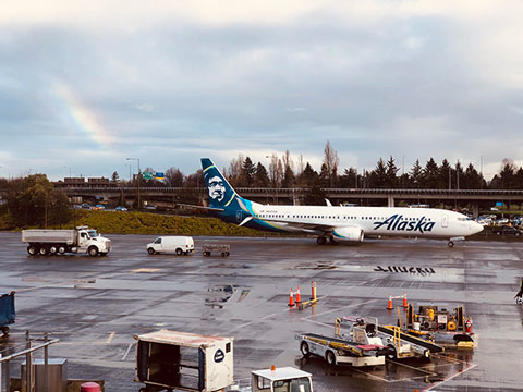 Waiting for my plane to leave the 233rd AAS meeting in Seattle with positive sign of a rainbow (Source: Palmia Observatory)