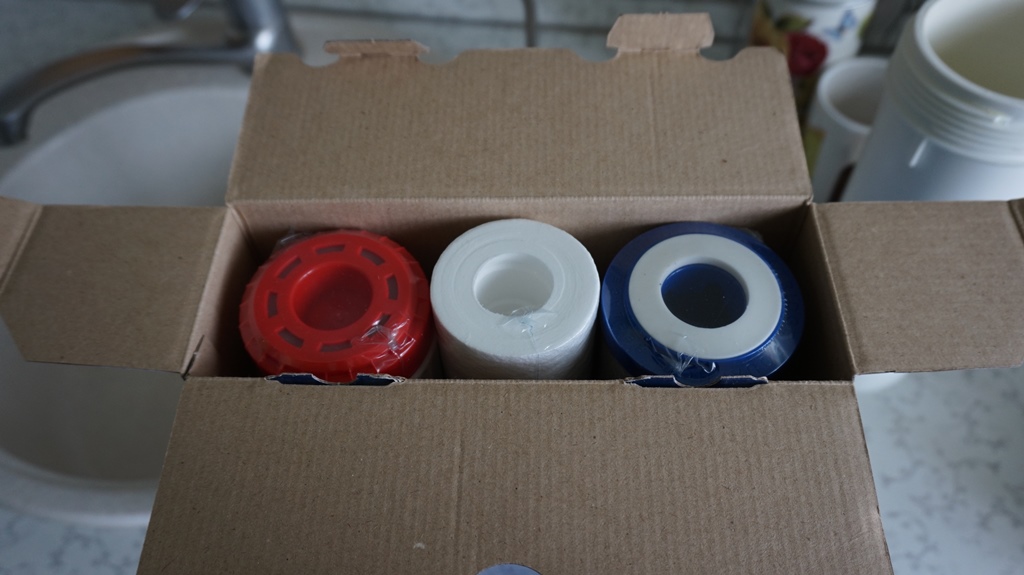 Кит Shopping: Как заменить картриджи в фильтре для воды АКВАФОР Трио ...