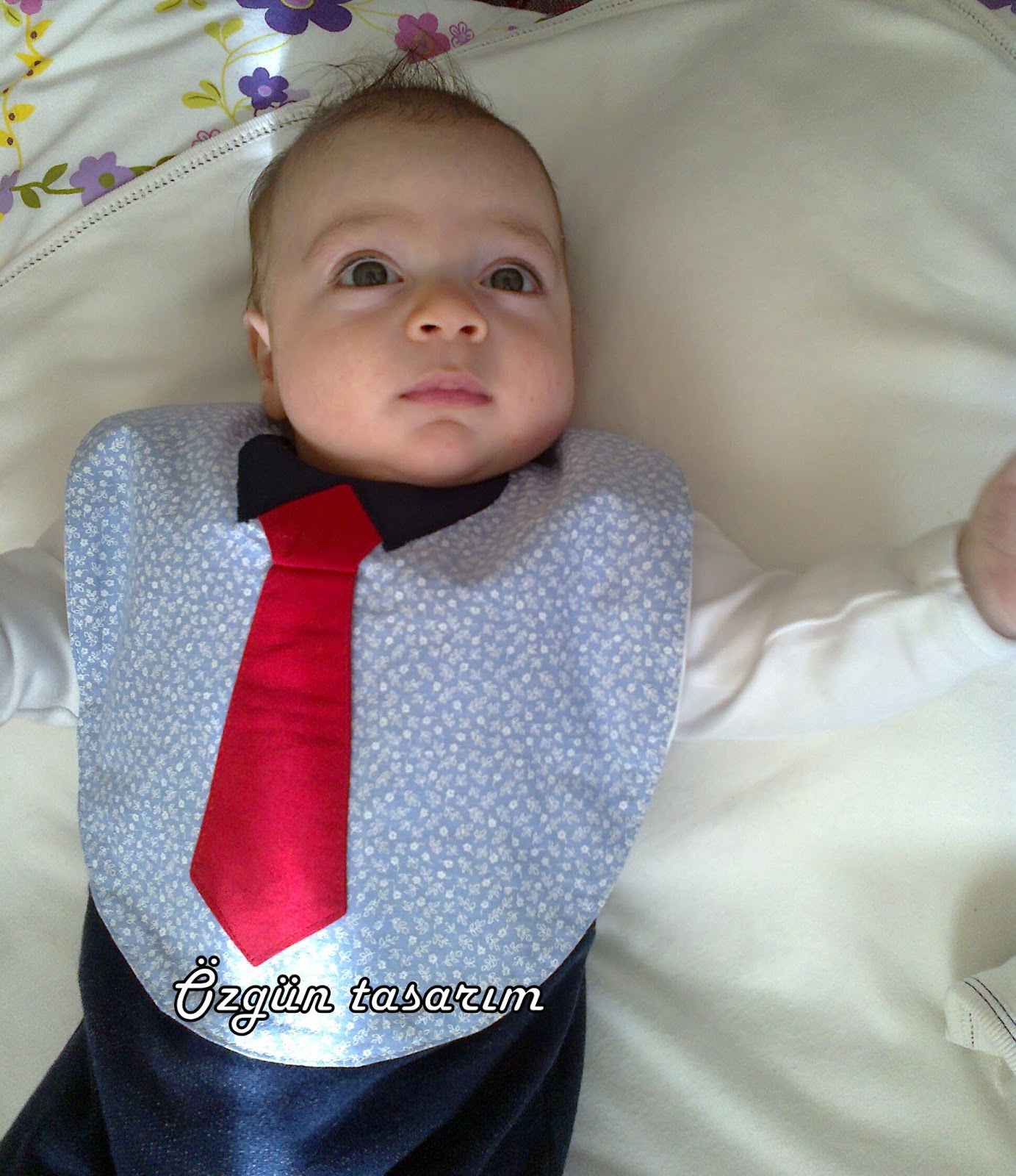 Özgün tasarım Kravatlı Bebek Önlüğü