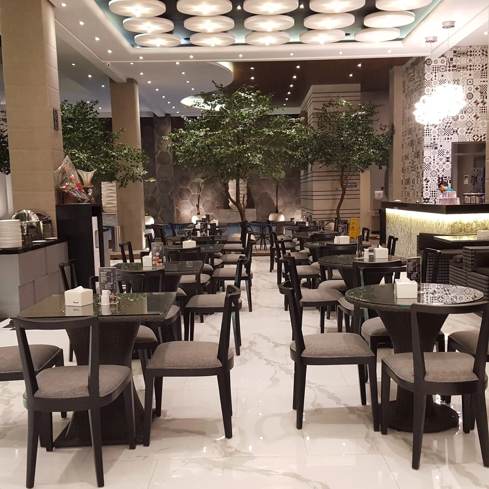 De Lobby Suite Hotel Batu Malang — Maya Rumi
