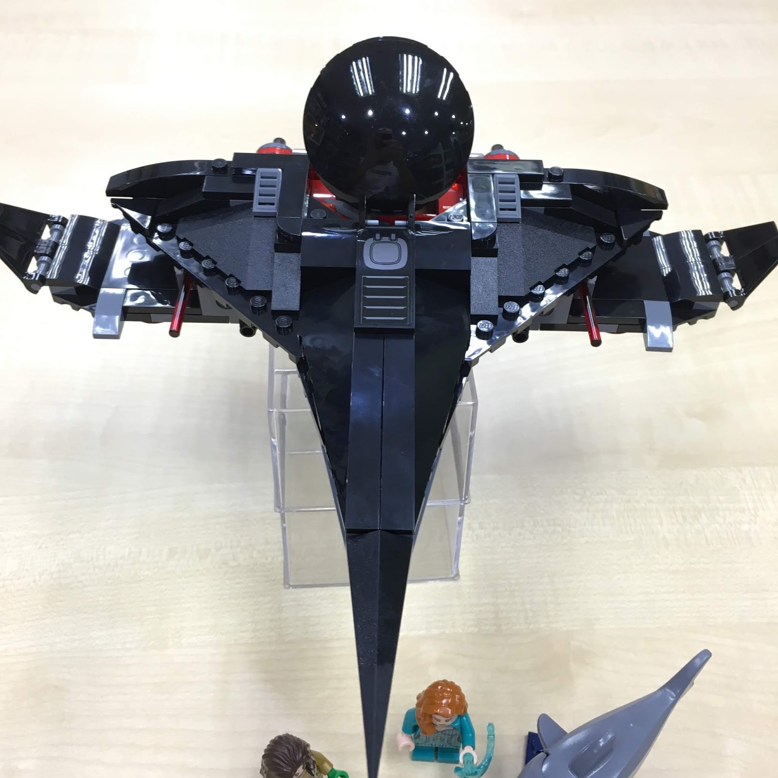 DeToyz: LEGO 76095 Black Manta Strike review
