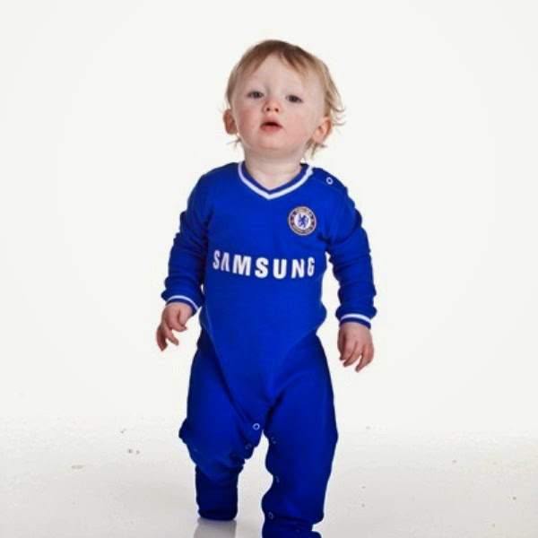 Foto bayi lucu pakai seragam sepak bola chelsea Foto bayi lucu pakai seragam sepak bola chelsea