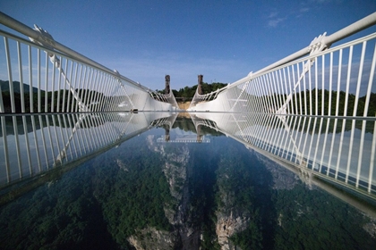 สะพานกระจกจางเจียเจี้ย (Zhangjiajie Glass Bridge)