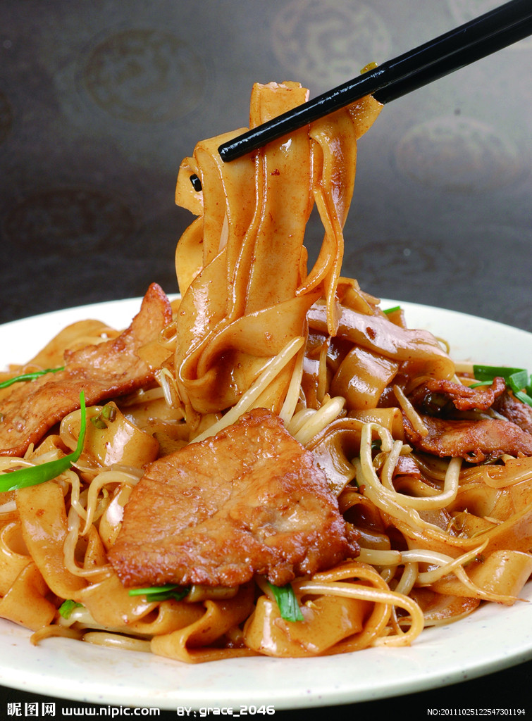 Chinese Noodles: Beef chow fun