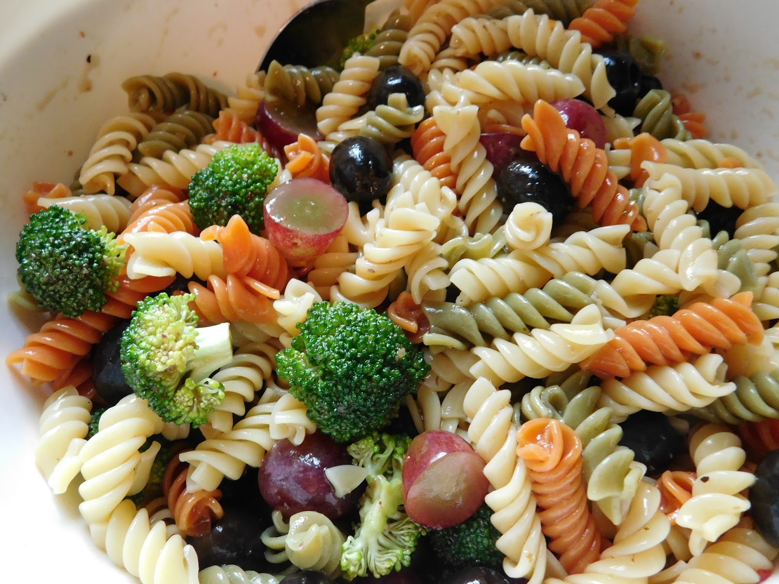 Pasta Salad with Grapes, Broccoli, and Olives