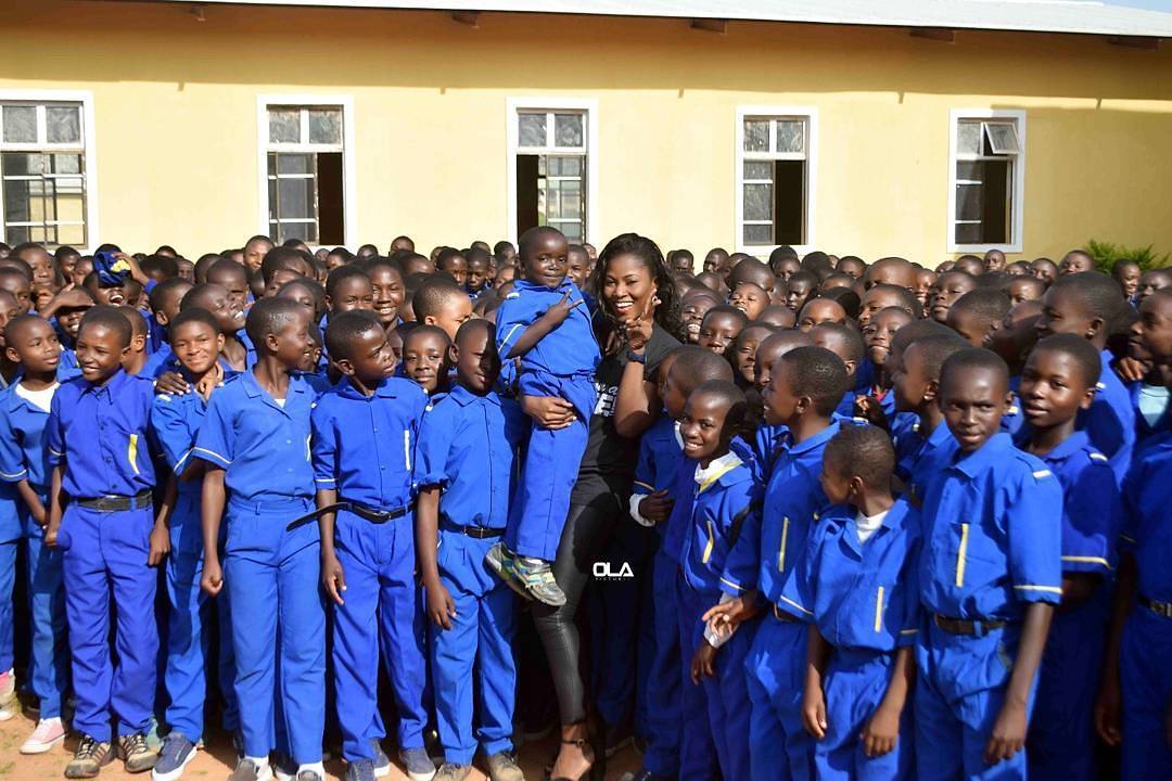 Debie Rise Visits Rochas Foundation College, Jos, Presents Them With