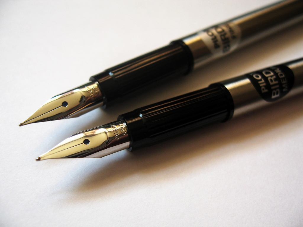 Pen nib. Pilot fountain pen. pilot celemo fountain pen. ручка с треугольным пером. ручка перьевая pilot super 100v.
