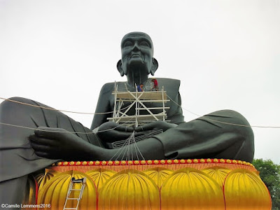 Wat Bophud sitting monk statue ceremony