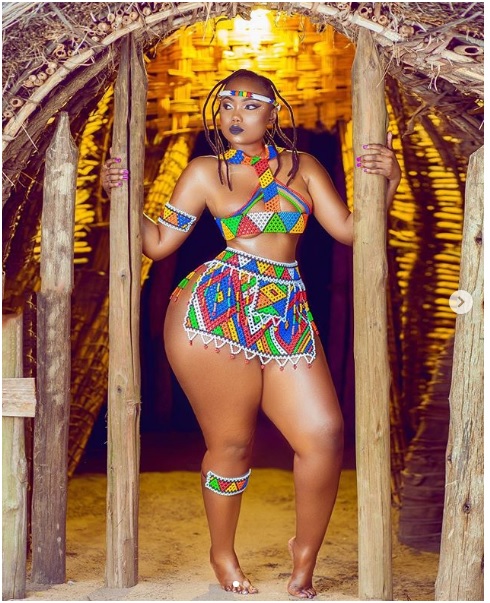 I am carrying the whole of Africa and some parts of Middle-East, Tanzanian LADY brags and flaunts big buttocks. 4 - I am carrying the whole of Africa and some parts of Middle-East, Tanzanian LADY brags and flaunts big buttocks.