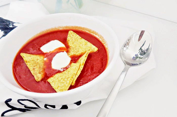Tomaten-Ingwer Suppe mit Tortilla Chips