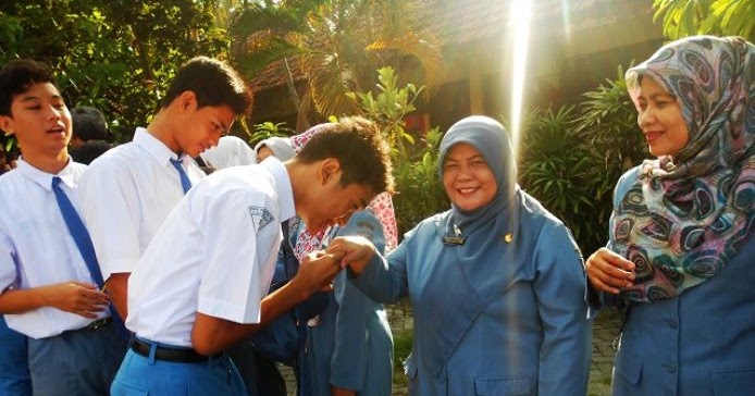 INILAH HUKUM SALAMAN DENGAN GURU LAWAN JENIS - Miccin.com