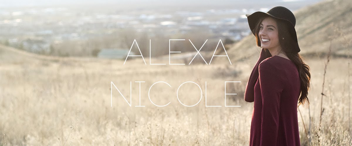  Alexa Nicole