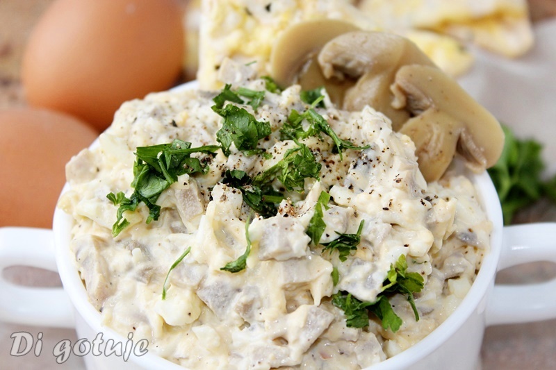 Pasta pieczarkowojajeczna z żółtym serem Di bloguje