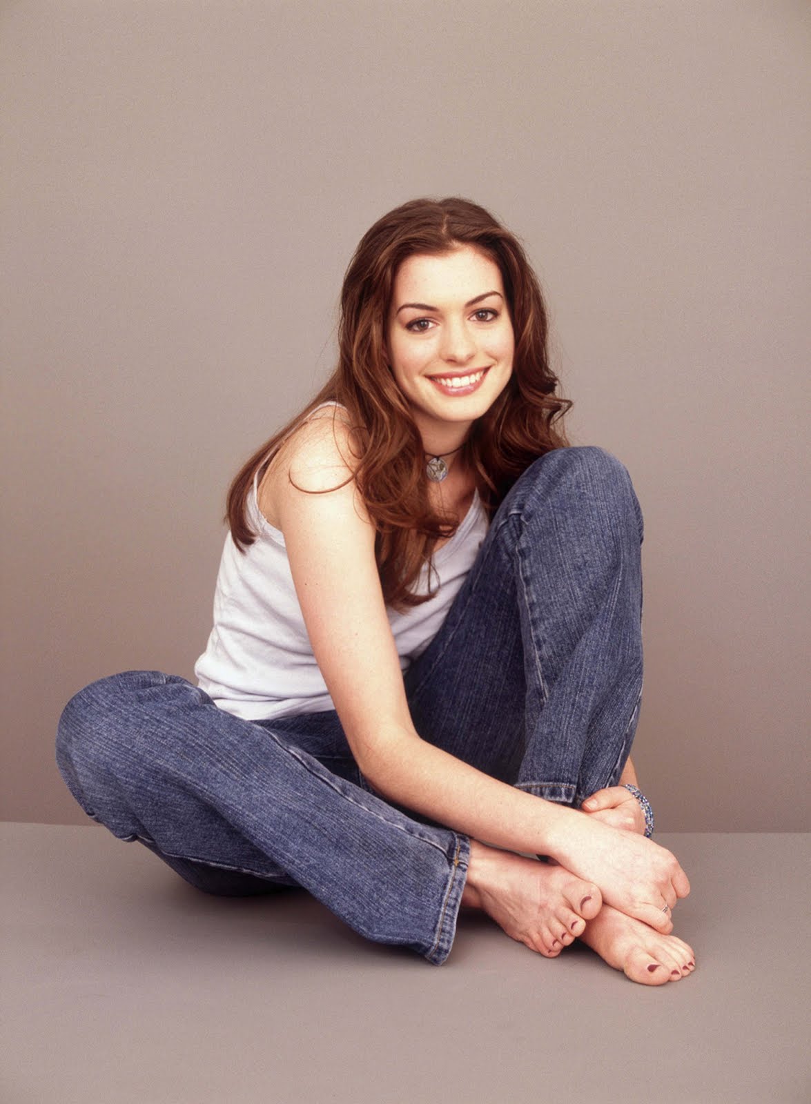 http://4.bp.blogspot.com/-g5AjCytaRK0/T0j5EdRYkaI/AAAAAAAAE3w/qYi-37xH0eA/s1600/Anne-Hathaway-Feet-365416.jpg