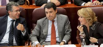 EN EL CENTRO, EL PODEROSO "CAPO" DE LOS CORRUPTOS ¿Que esperar de quien arrastra a su familia al delito?. Pero..., ellos han participado en "beneficios", así es que: ¡¡Ajo y agua!!.- ¡¡¡Adios, ESPE, nos vemos en el INFIERNO!!!